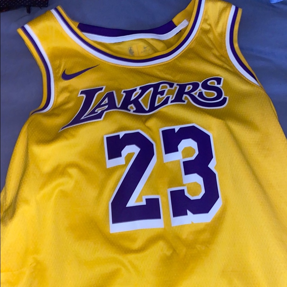 Lebron jersey, lakers, good condition worn like 1